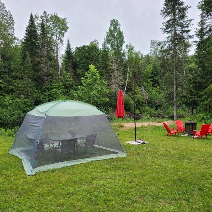Chalet Riviere - Bord De Riviere - Romantique Saint-Alexis-des-Monts Esterno foto